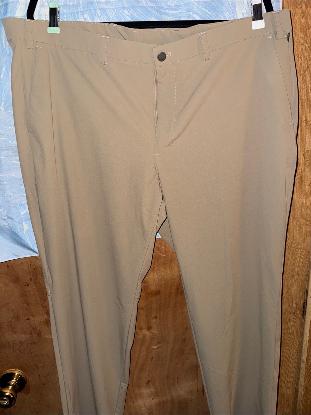 Calvin Klein Men's Tan Performance Dress Pants 40*30, 70% nylon. Stretchy